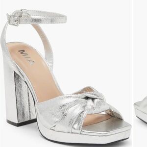 MIA Metallic Knot Platform Heels - 8